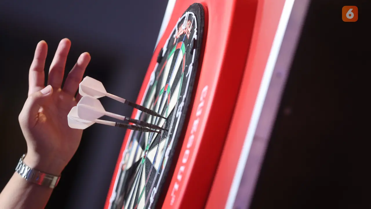 Foto: Aksi Memukau Benny Tandean, Debutan Langsung Jadi Juara Darts National Competition Series 03