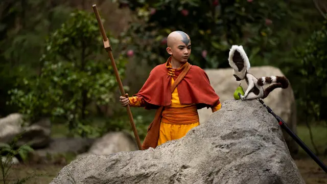 Gordon Comier dalam serial Avatar: The Last Airbender. [Foto: Robert Falconer/Netflix]