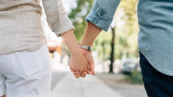 Bergandengan tangan/copyright Pixabay.com/Free-photos
