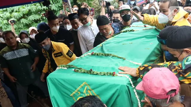 FOTO: Suasana Duka Pemakaman Vanessa Angel dan Bibi Andriansyah