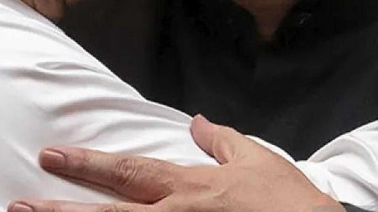 Momen Akrab Surya Paloh Sambut Prabowo, Siapkan Karpet Merah dan Gandengan Tangan