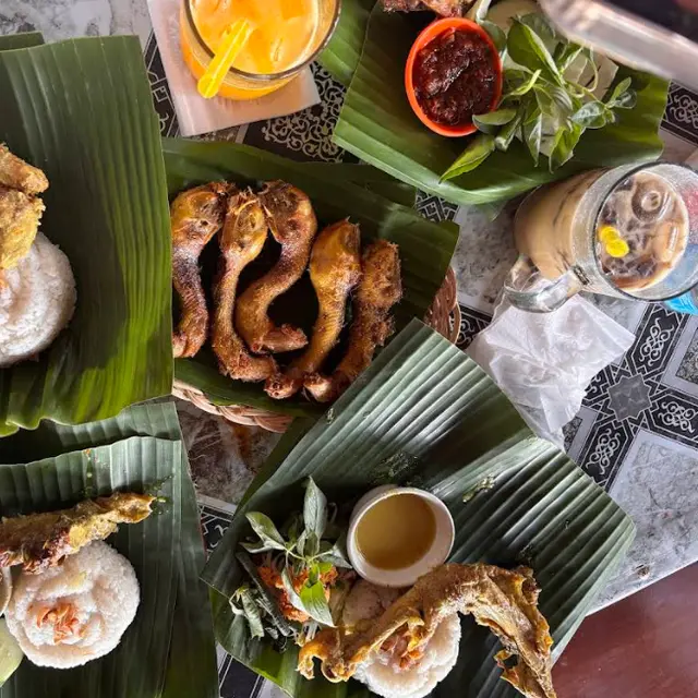 Rekomendasi Tempat Makan Ayam Lodho di Tulungagung