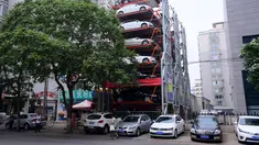 Foto yang diambil pada tanggal 19 Juni 2017 menunjukkan struktur dari parkir bertingkat tiga dimensi yang terletak di antara bangunan tempat tinggal di Shenyang, di provinsi Liaoning di China. (AFP Photo/Str/China Out)