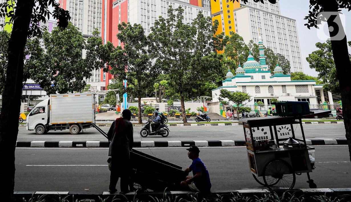 Revitalisasi ditargetkan rampung pada April 2025. (Liputan6.com/Herman Zakharia)