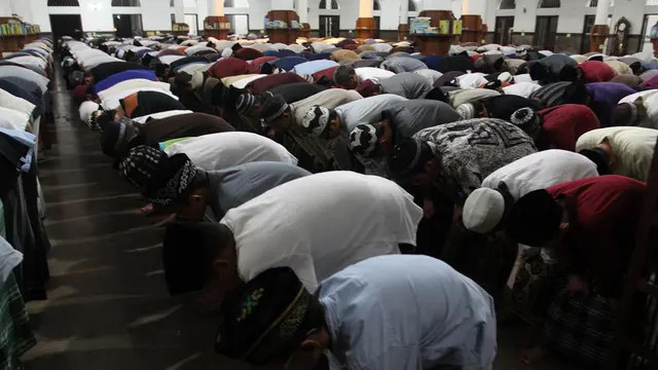Ketahui Niat dan Cara Salat Gerhana Bulan, Beserta Hukum dan Keutamaannya