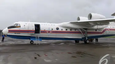Penampakan pesawat dari Rusia yang ikut membantu pencarian AirAsia QZ8501, di Lanud Halim Perdanakusuma, Jakarta, Minggu (4/1/2015). (Liputan6.com/Andrian M Tunay)
