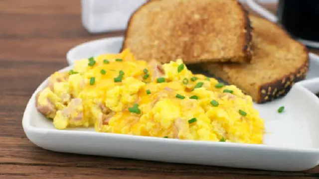 Telur Orak-Arik Keju