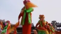 Warga tangkap pekerja seks komersial yang berusaha kabur, hingga warga Tiongkok bergembira merayakan Cap Go Meh.