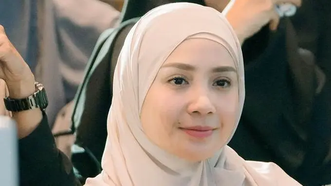 Nagita Slavina hadir di Kajian Ustaz Hanan Attaki