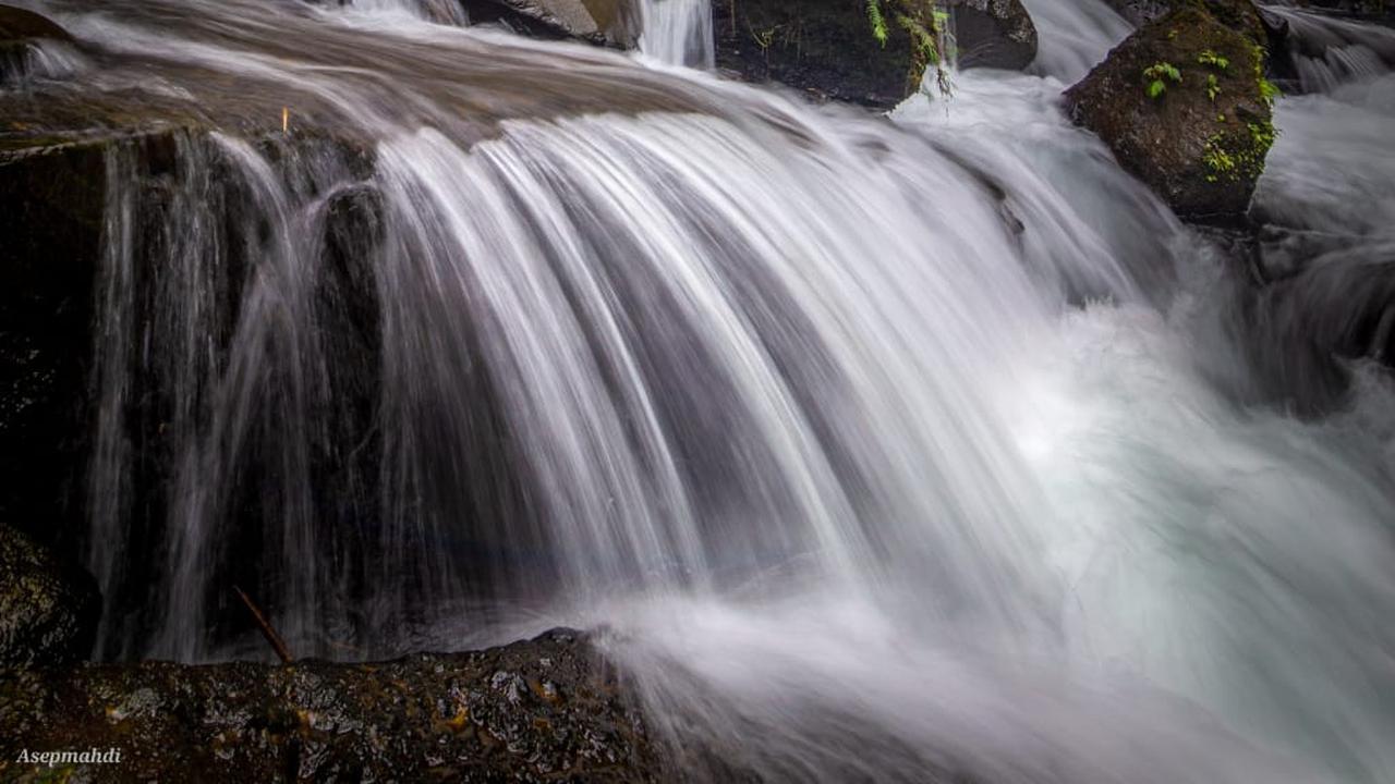 Menikmati Keindahan Air Terjun Kapas Biru, Wisata Tersembunyi di Lumajang