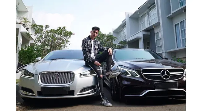 Miliki Mobil Seharga Rp 3,4 Miliar, Ini 6 Potret Verrell Bramasta Bareng Kendaraan Mewah