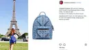 Tas ransel biru menambah penampilan Shafa di kesehariannya. Mengintip harganya, melihat dari akun Instagram @shafaharris.fashion, harga ransel itu mencapai Rp 10.768.275. (Instagram/shafaharris.fashion)