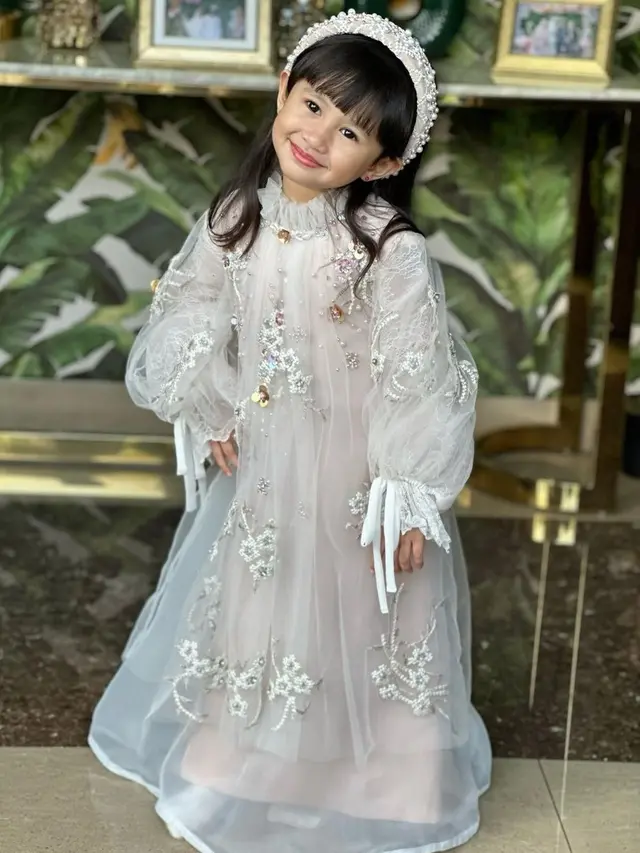 Khalisa anak Kartika Putri cantik saat lebaran