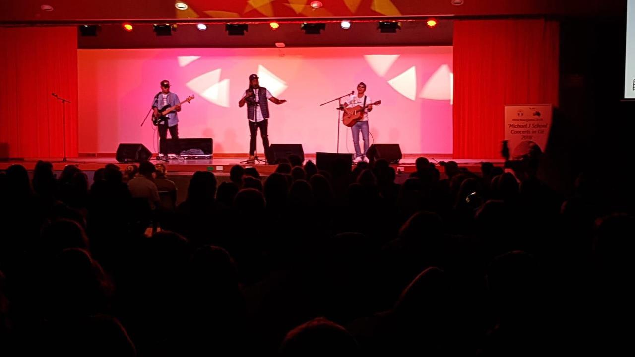 Mahasiswa di Australia begitu antusias mengikuti semua lagu-lagu yang dibawakan oleh Michael J dalan konser yang bertajuk 'Michael J School Concerts in OZ 2018' (KBRI Australia)