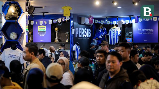 Keramaian Persib Store