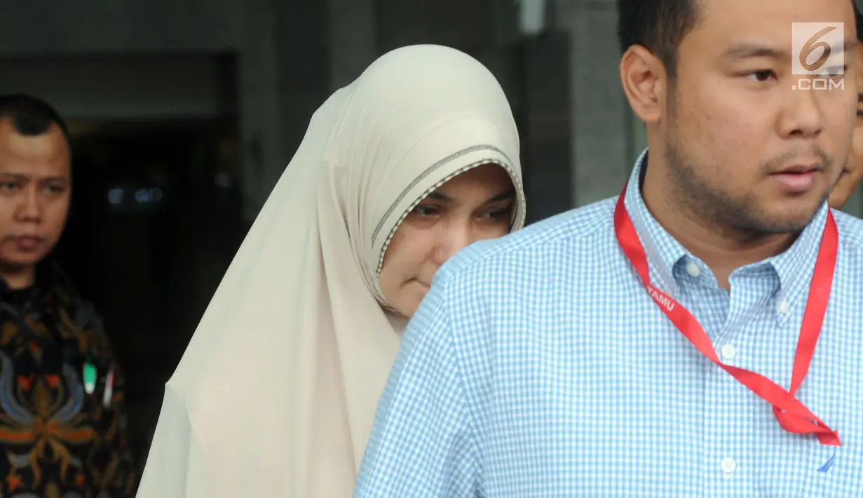 Calon Walikota Malang 2018 Ya'qud Ananda Gudban berjalan meninggalkan gedung KPK usai menjalani pemeriksaan, Jakarta, Jumat (13/4). Ya'qud Ananda menjalani pemeriksaan perdana pasca penahanannya. (Merdeka.com/Dwi Narwoko)