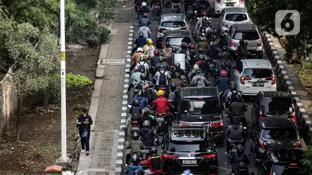 Usulan Perubahan Jam Kantor Demi Atasi Kemacetan Jakarta
