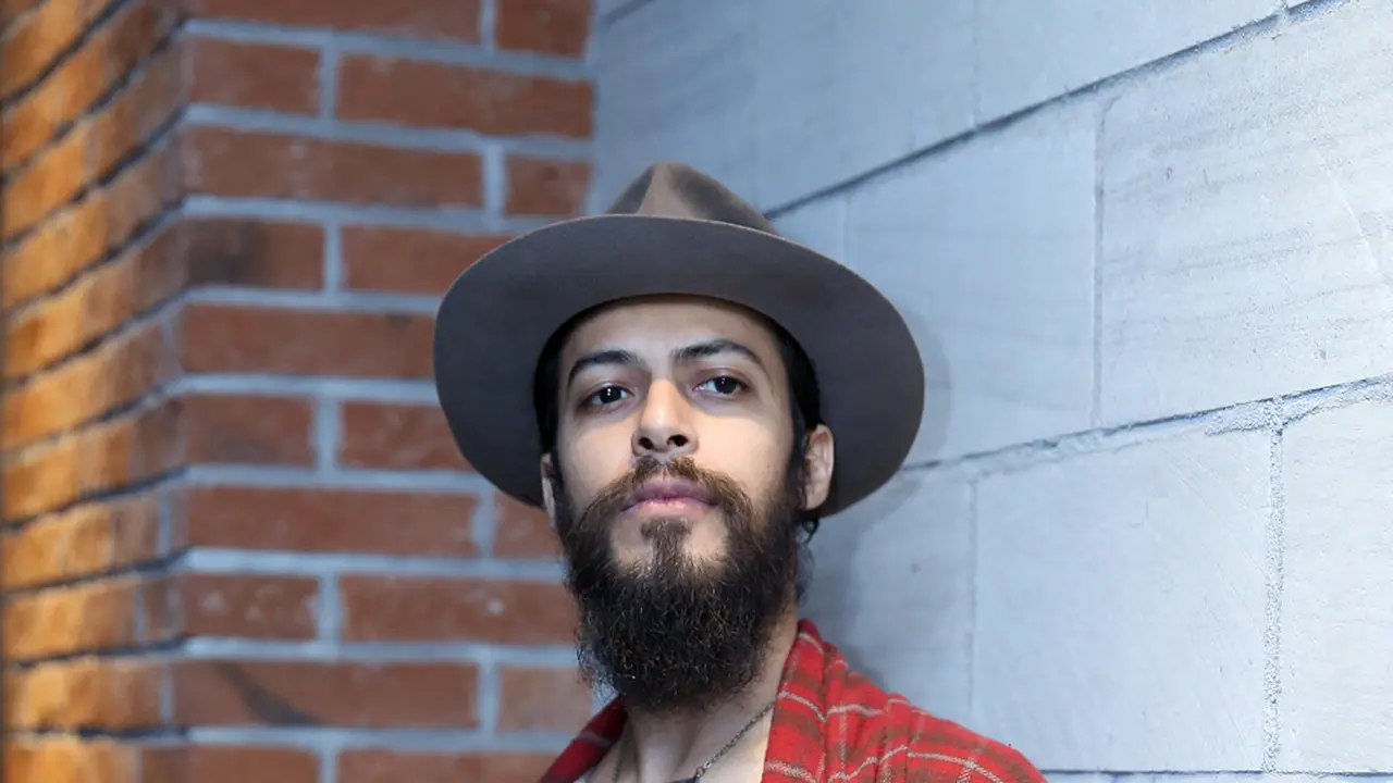 [Bintang] Alex Abbad
