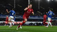 Penyerang Liverpool asal Portugal, Diogo Jota, merayakan gol keempat timnya selama pertandingan Liga Primer Inggris antara Everton dan Liverpool di Goodison Park di Liverpool, Inggris barat laut pada 1 Desember 2021. (Paul ELLIS/AFP)