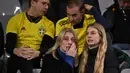 Aksi penembakan itu terjadi tidak jatuh dari sebuah stadion tempat 35 ribu orang sedang menonton pertandingan sepak bola Belgia vs Swedia. Permainan pun disetop. (JOHN THYS / AFP)