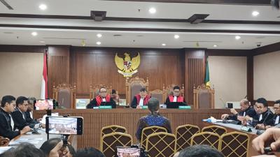 Sidang Perdana Silmy Karim di Tipikor, Jaksa Beberkan Gratifikasi dan Pemerasan