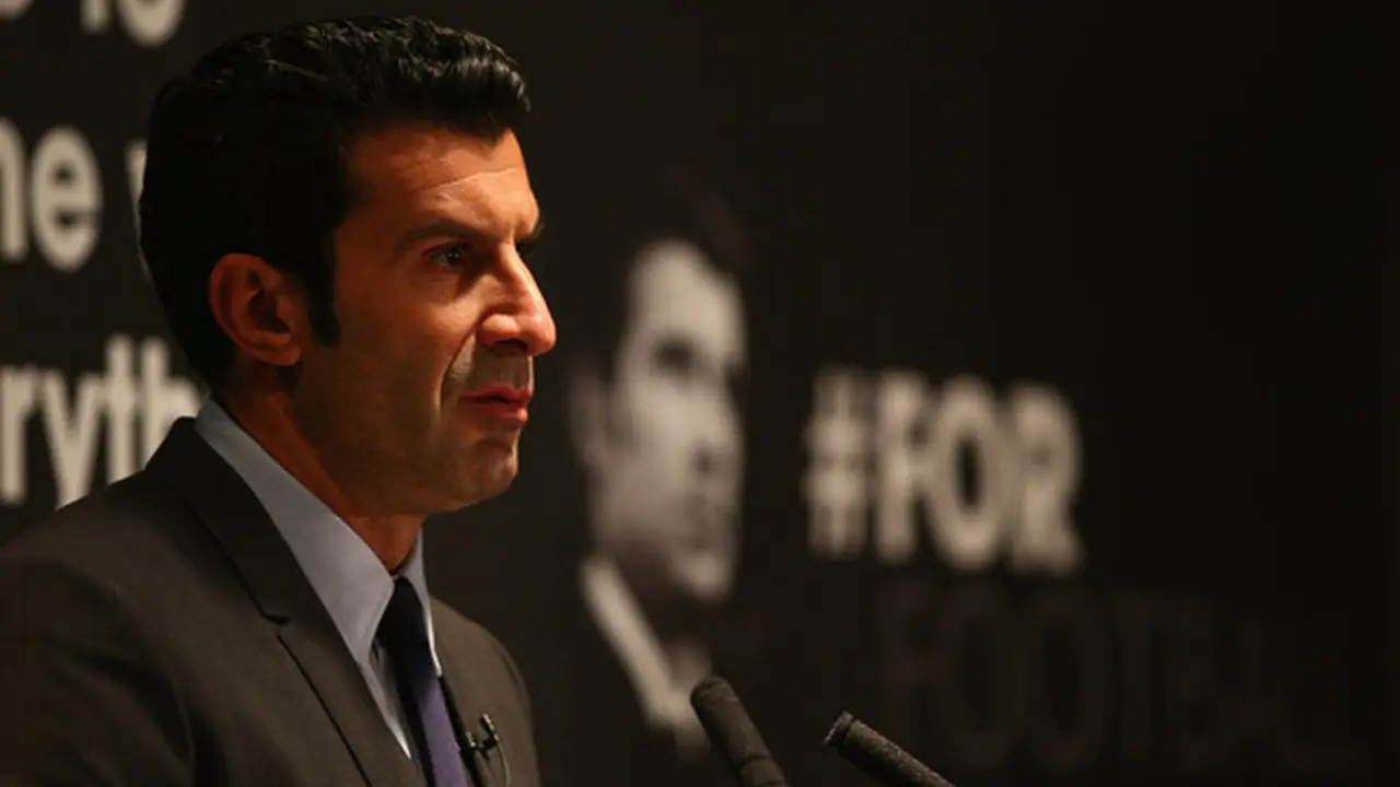 Figo Pede Sungkurkan Blatter dalam Pemilihan Presiden FIFA