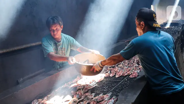 Industri Pengasapan Lele Haji Sueb di Tengah Pandemi