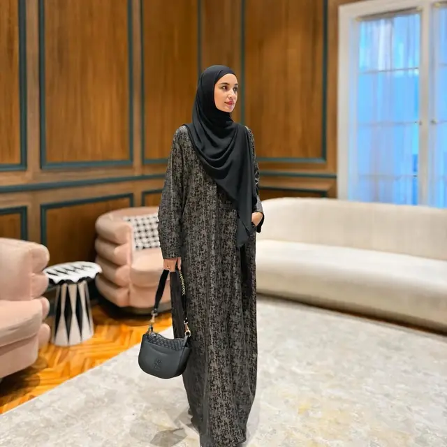 Gamis Motif ala Shireen Sungkar (Foto: Instagram @shireensungkar)