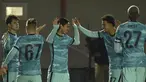 Penyerang Liverpool, Takumi Minamino (tengah) berselebrasi dengan rekan satu tim setelah mencetak gol ke gawang Lincoln City pada putaran ketiga Piala Liga Inggris di stadion LNER, Lincoln, Inggris, Kamis (24/9/2020). Liverpool menang telak 7-2 atas  Lincoln City. (AP Photo / Rui Vieira, Pool)