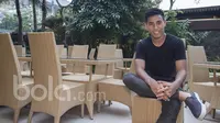Gelandang Arema FC, Hanif Sjahbandi, saat berada di Hotel Ijen Suites Malang, Jawa Timur, Sabtu (4/3/2017). (Bola.com/Vitalis Yogi Trisna)
