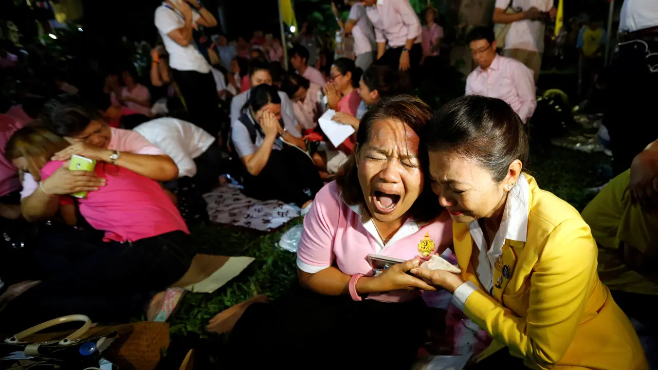 Raja Bhumibol Meninggal, Thailand Berduka