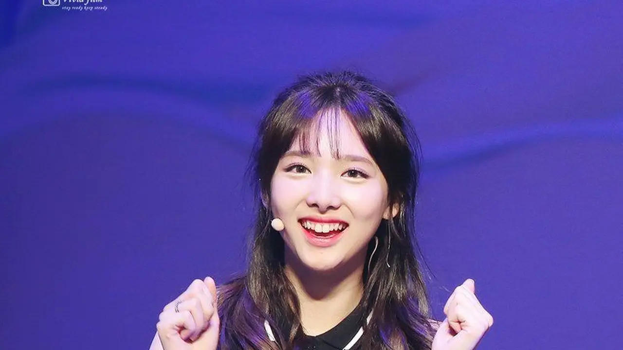Gigi Kelinci Nayeon TWICE