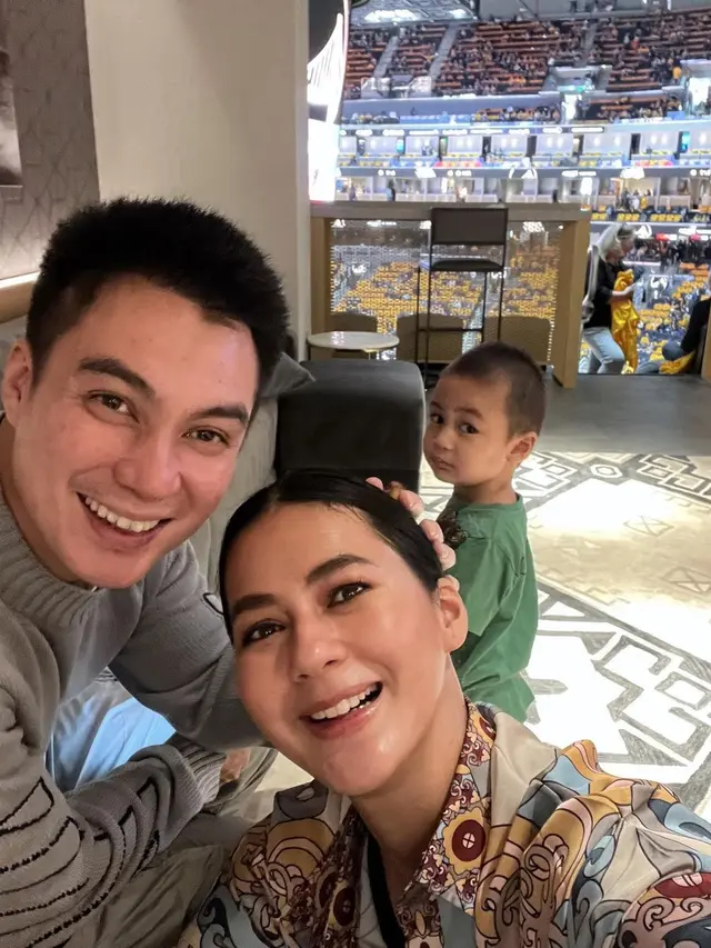 8 Gaya Kompak Baim Wong dan Paula Verhoeven Momong Anak yang Bakal Jadi Kenangan