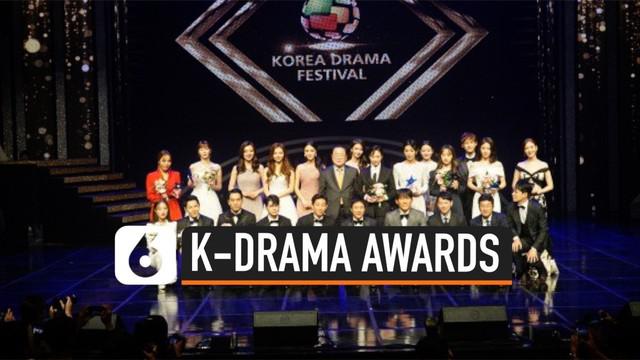 Ajang penghargaan Korea Drama Awards 2019 baru saja digelar Gyeongnam Culture & Art Center di Jinju. Kim Dong Wook raih sebagai aktor terbaik tahun ini.