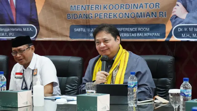 Menteri Koordinator Bidang Perekonomian Airlangga Hartarto memberikan Kuliah Umum di Universitas Balikpapan, Sabtu (18/6/2022).  (Sumber ekon.go.id)