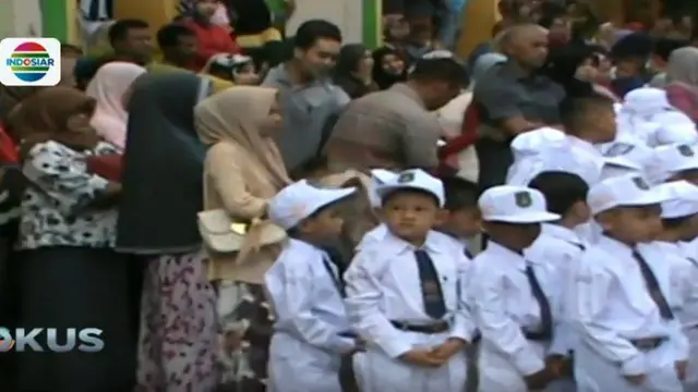 Tahun Ajaran Baru, Orangtua Murid di Aceh Ikut Upacara