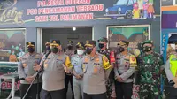 Wakapolri Komjen Pol Gatot Eddy Pramono memberi keterangan pers usai memantau kondisi arus balik lebaran di Cirebon. Foto (Liputan6.com / Panji Prayitno)