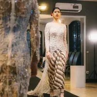 Potret Almira Lulus Sekolah Model Kimmy Jayanti, Anggun Berkebaya (Sumber: Instagram/kimmyjayantischool)