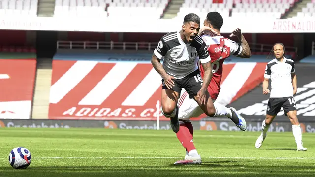 FOTO: Gol di Masa Injury Time Buyarkan Kemenangan Fulham di Kandang Arsenal - Mario Lemina; Gabriel