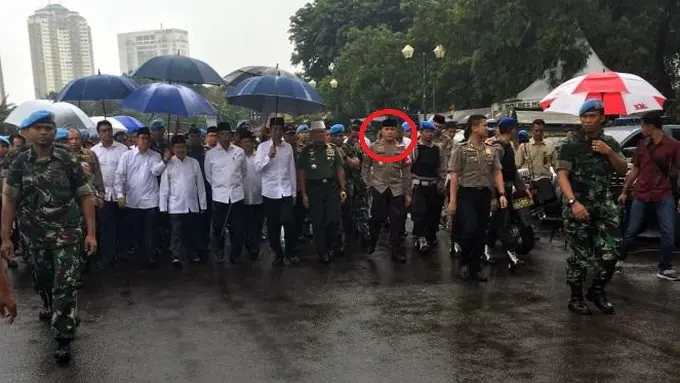 Heboh Jaket Bomber Jokowi Hingga Jenderal Iwan Bule