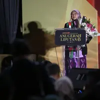 Dokter Spesialis Kebidanan dan Kandungan Prita Kusumaningsih menerima penghargaan Anugerah Perempuan Hebat 2025 Liputan6. (Liputan6.com/Fatimah Azzahra)