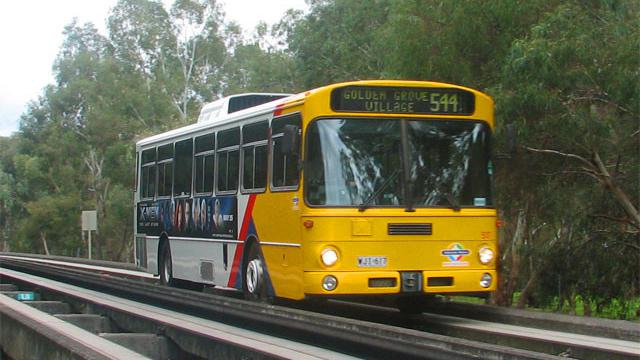 O-bahn. Dok Wikipedia