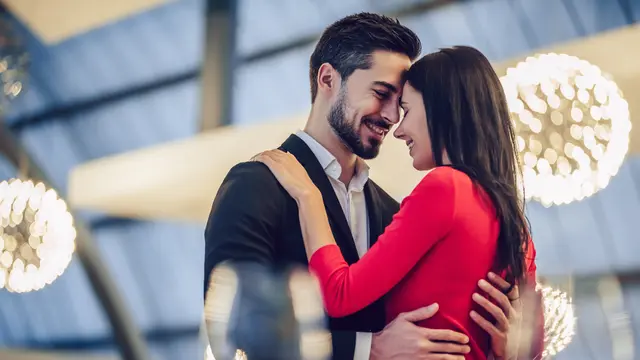 pasangan cinta bahagia