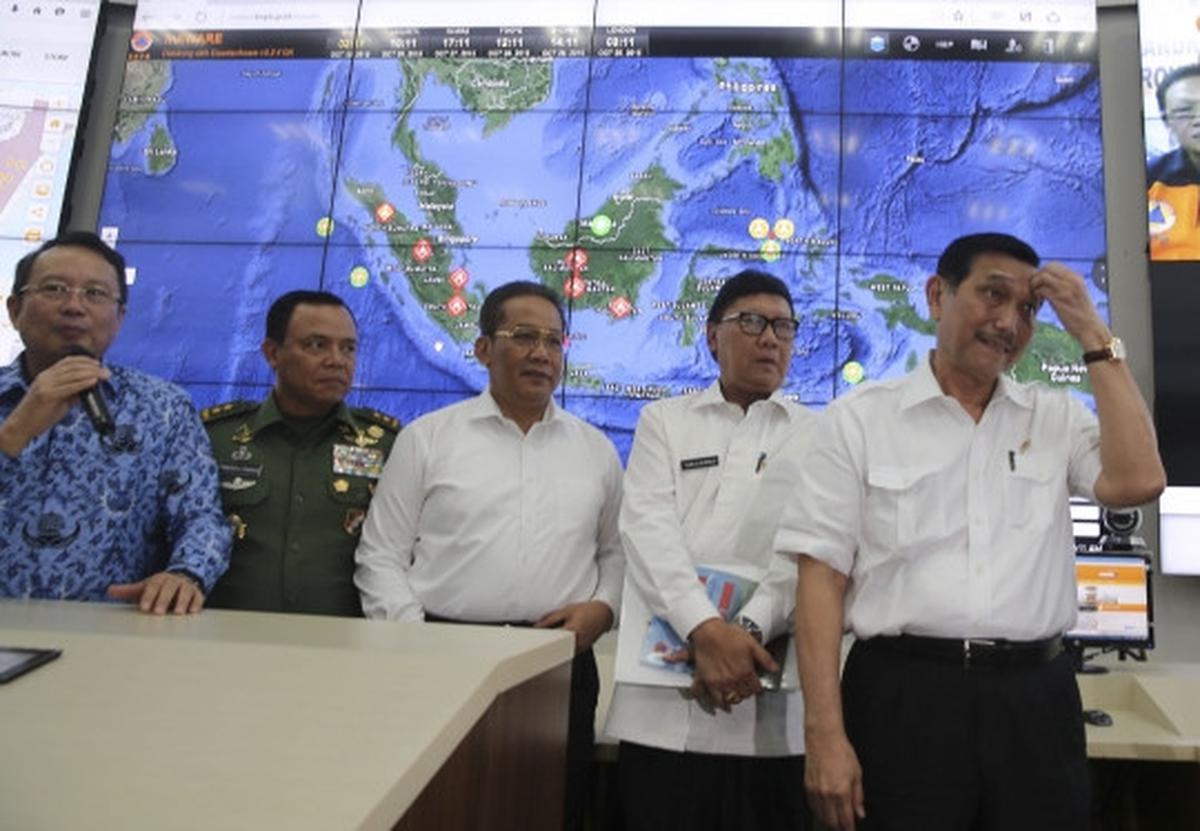Menko Luhut pimpin rapat penanggulangan bencana asap
