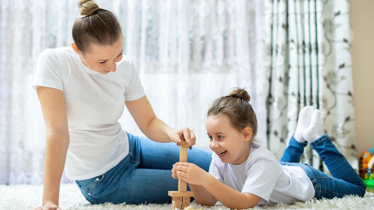 5 Kegiatan Montessori yang Mudah Dilakukan Bersama Anak di Rumah