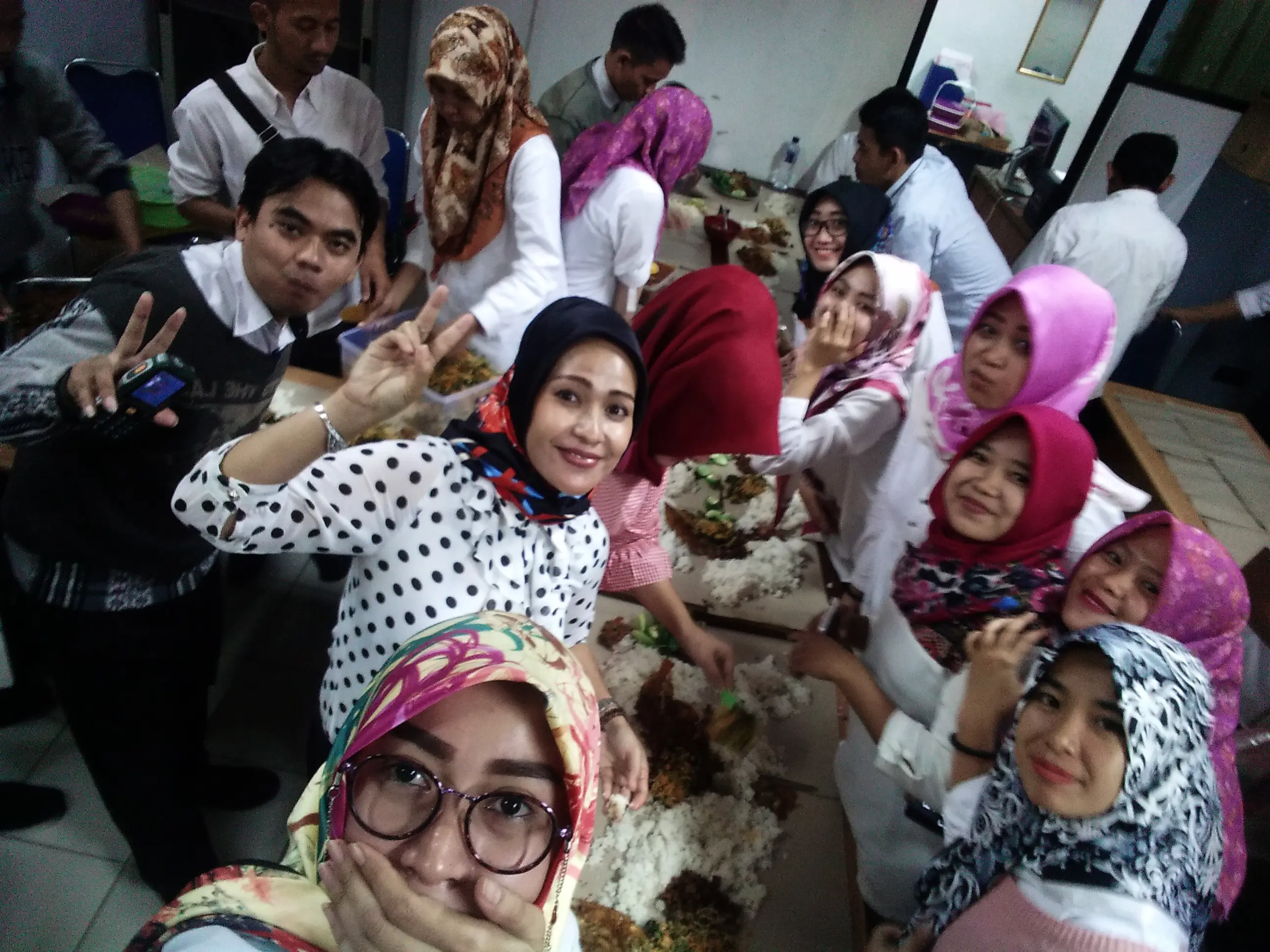Munggahan atau tradisi penutupan sebelum bulan suci Ramadan di Banten, biasa dirayakan dengan babacakan (bancakan) atau makan bersama. (Liputan6.com/Yandhi Deslatama)