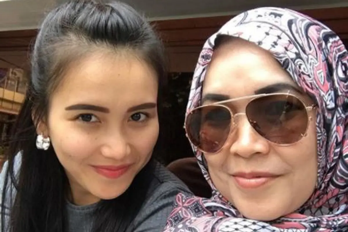[Bintang] Ayu Ting Ting dan Umi Kalsum