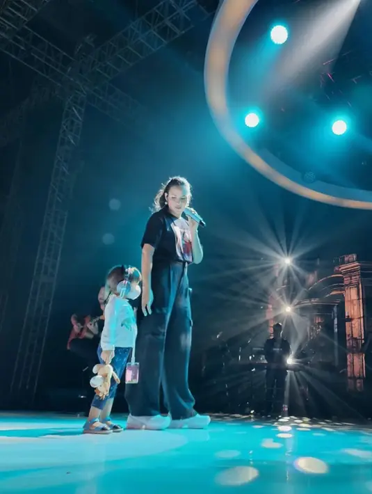 <p>Raisa dan Zalina (Instagram/hamishdw)</p>