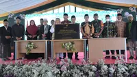 Plh. Gubernur Jawa Barat Uu Ruzhanul Ulum meresmikan Kompleks Pendidikan MTs-MA As-Syifa Al-Khoeriyyah di Kecamatan Sagalaherang, Kabupaten Subang, Sabtu (16/7/2022).