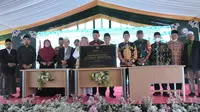 Plh. Gubernur Jawa Barat Uu Ruzhanul Ulum meresmikan Kompleks Pendidikan MTs-MA As-Syifa Al-Khoeriyyah di Kecamatan Sagalaherang, Kabupaten Subang, Sabtu (16/7/2022).
